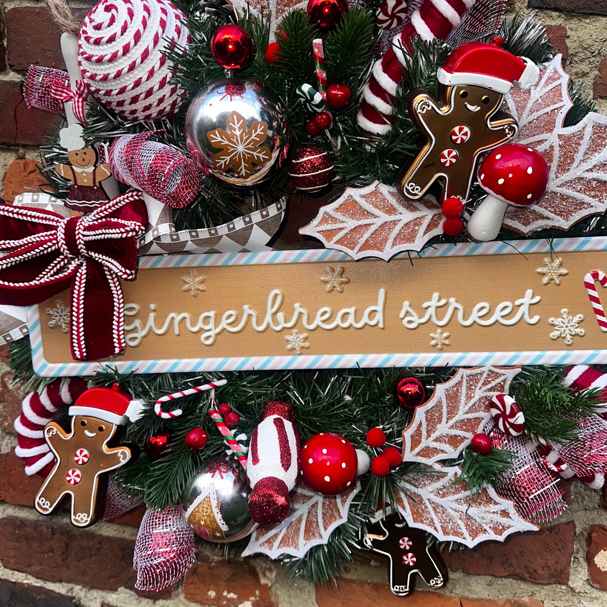 “Oscar” Large gingerbread & candycane wreath