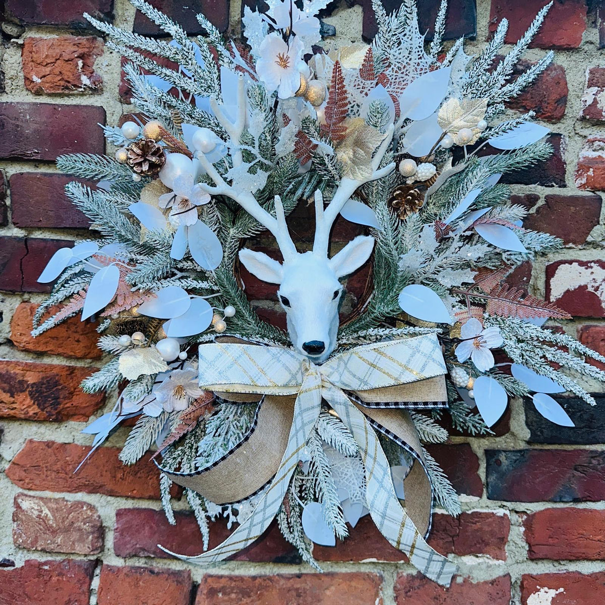 “Faline” deer head wreath. With removeable bow. Magical White,bronze & beige accents