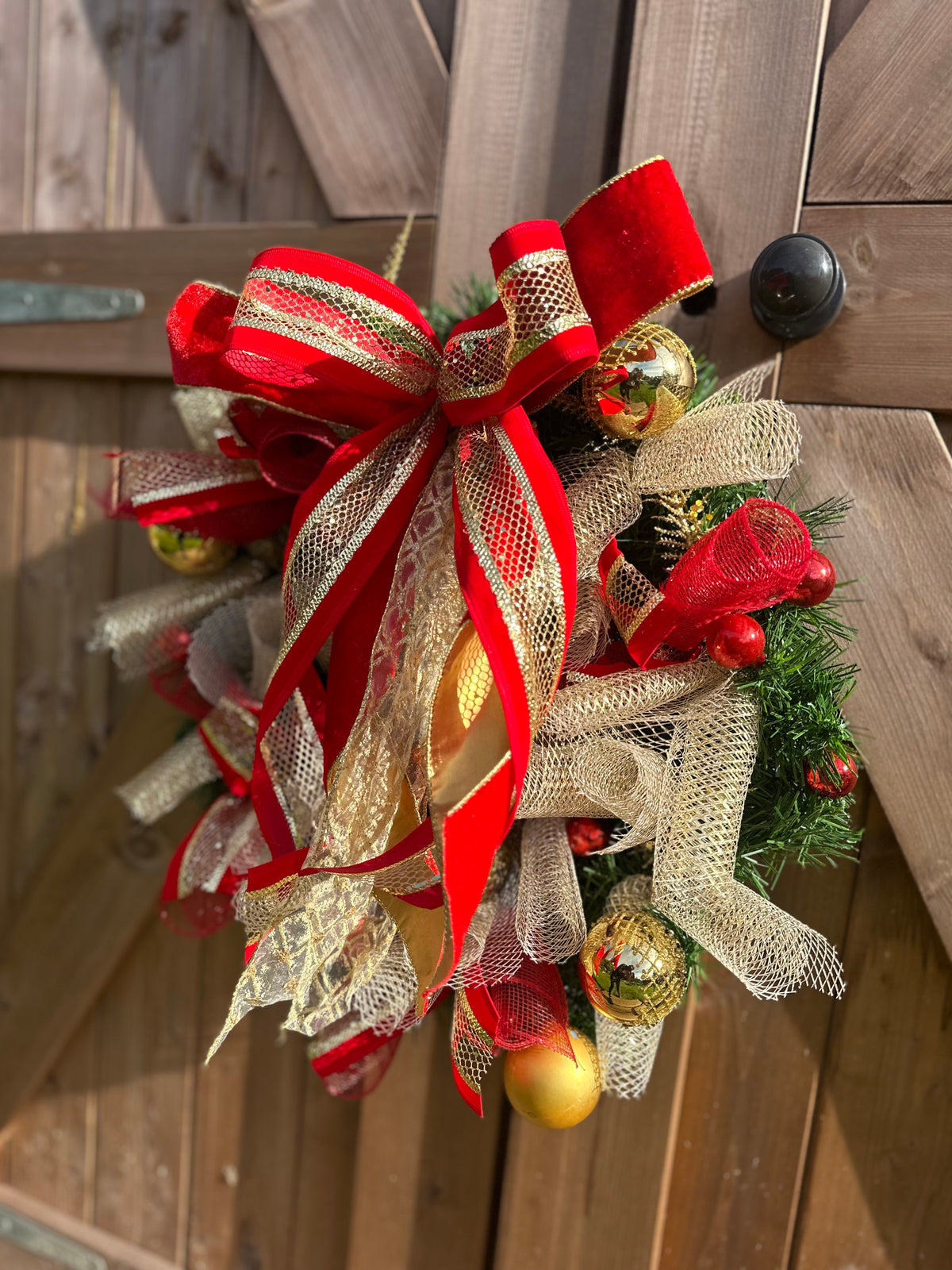 Rochelle luxury velvet Red & Gold Wreath