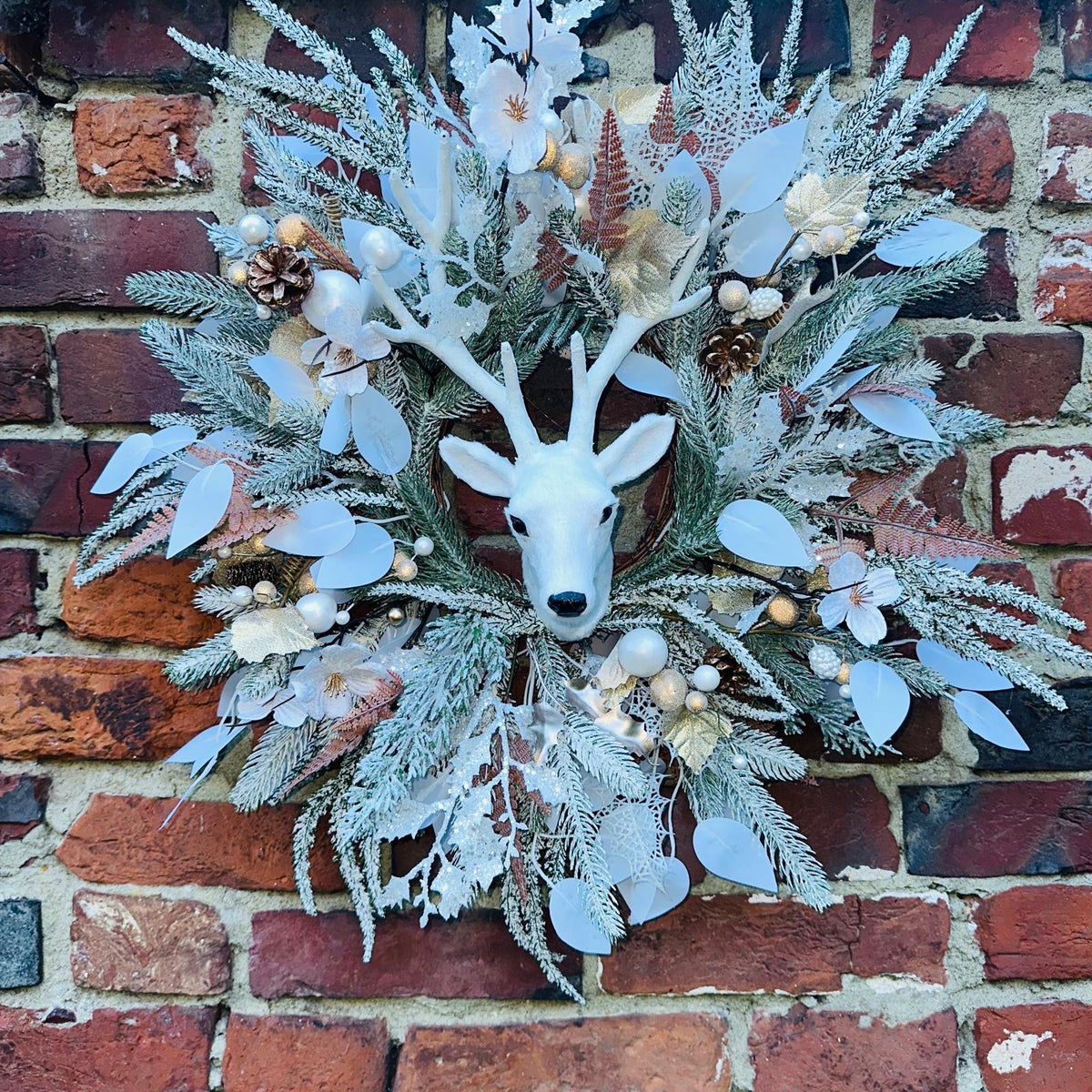 “Faline” deer head wreath. With removeable bow. Magical White,bronze & beige accents