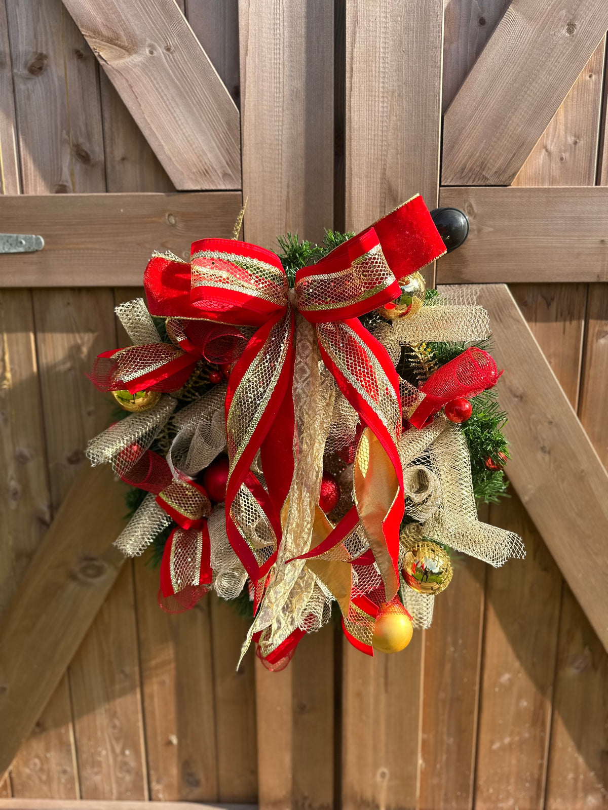 Rochelle luxury velvet Red & Gold Wreath