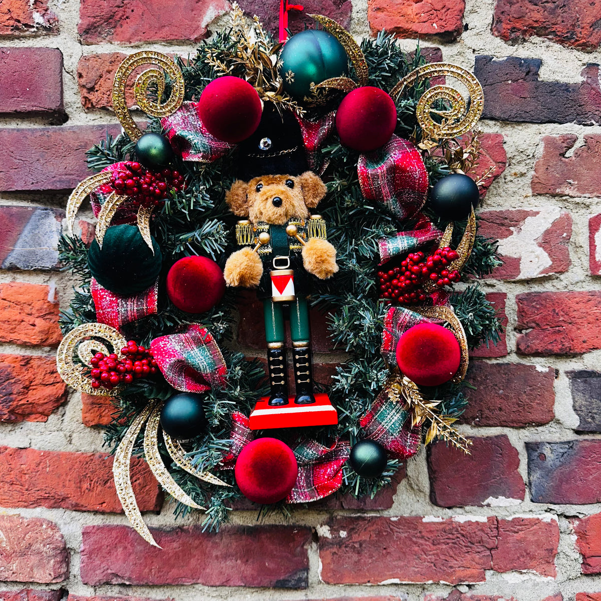 Percival wreath. In this years super popular colours. Green, red & gold.