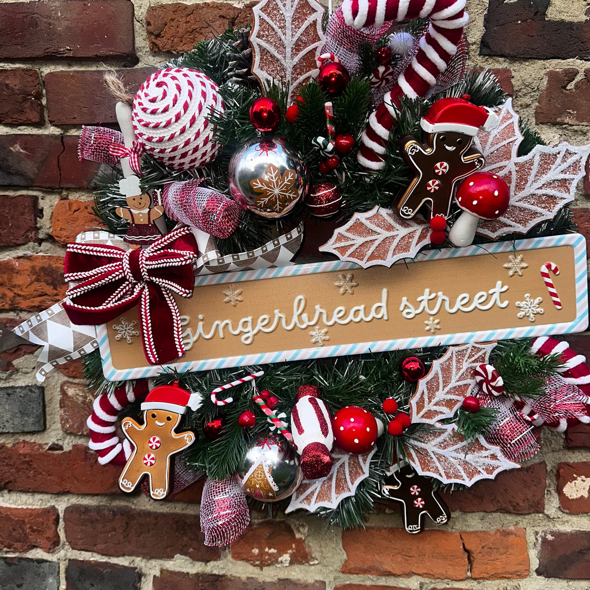 “Oscar” Large gingerbread & candycane wreath