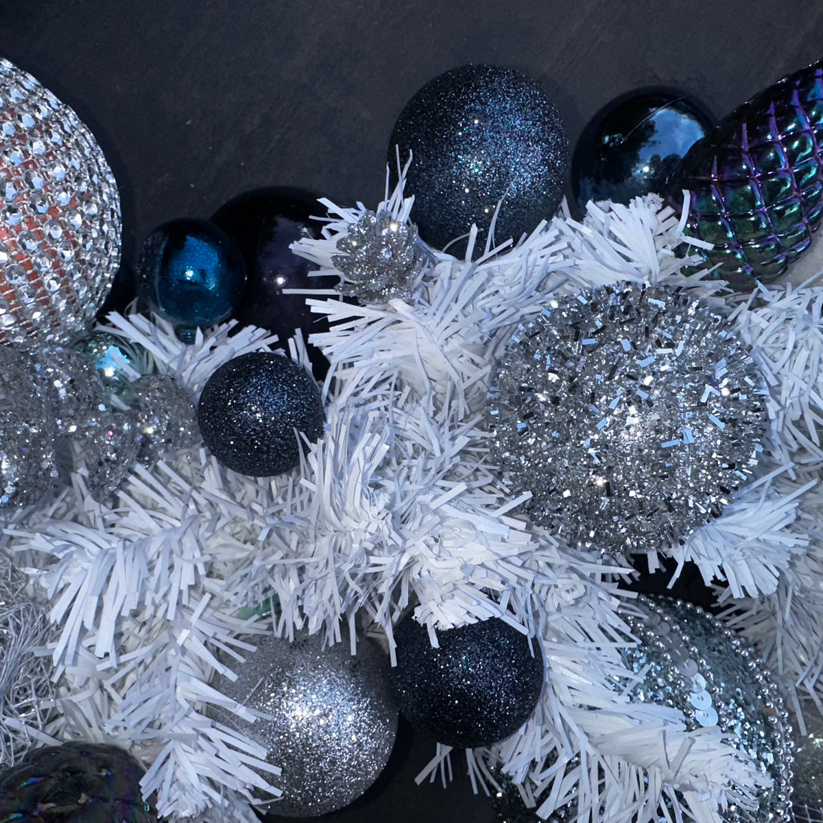 Marcie 6ft Garland. White ( double thickness) with white, blue, silver & grey