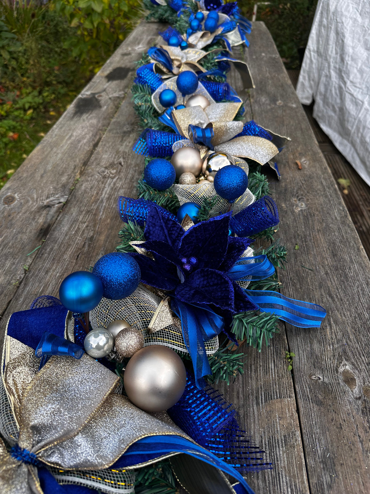 Duchess 9ft Garland Royal Blue & Champagne
