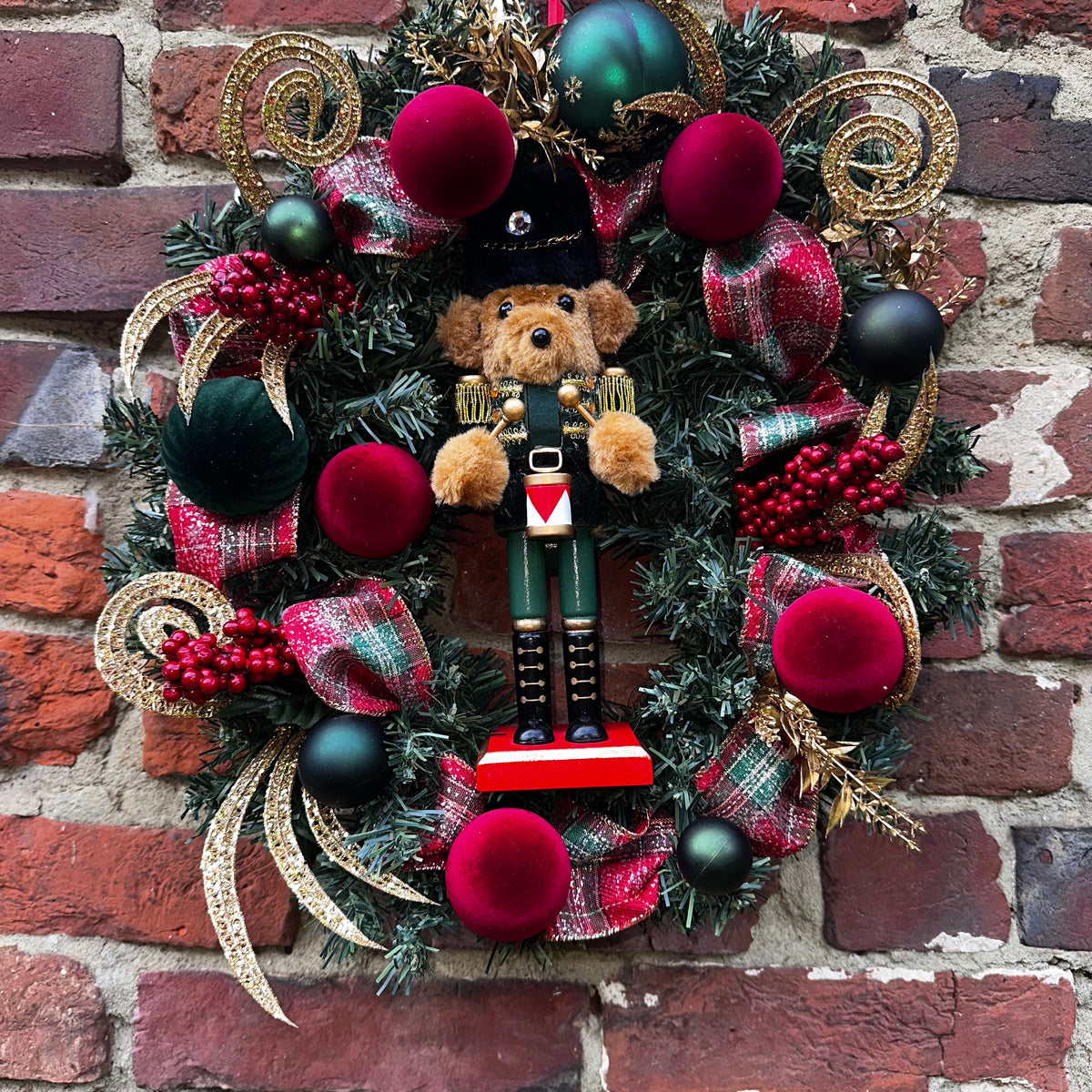 Percival wreath. In this years super popular colours. Green, red & gold.